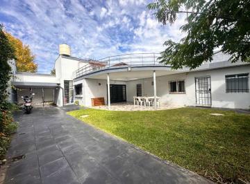 Casa · 203m² · 5 Ambientes · Venta Casa 5 Ambientes C/parque en Temperley