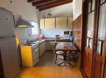 Casa · 130m² · 6 Ambientes · 1 Cochera · Casa Venta 375 m. Dock Sud Multifamiliar