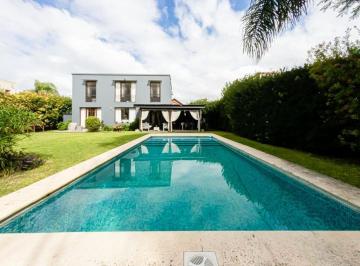 Casa · 217m² · 6 Ambientes · 2 Cocheras · Excelente Casa Barrio San Lucas - Apto Credito
