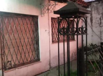 Casa · 254m² · 3 Ambientes · Venta Casa 3 Ambientes Grand Bourg a Refaccionar