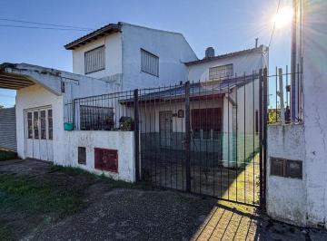 Casa · 154m² · 2 Ambientes · 1 Cochera · Venta Casa 2 Amb con Garage + Departamento 3 Amb