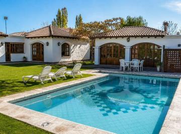 Casa de 8 ambientes, Chacras de Coria · Capital Prop Vende Extraordinaria Casa en Barrio Viamonte