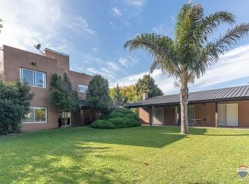 Casa · 239m² · 4 Ambientes · 2 Cocheras · Venta Casa 4 Amb. Club de Campo Los Puentes, Luján