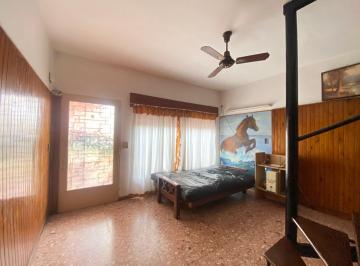 Casa · 200m² · 4 Ambientes · 1 Cochera · Casa 4 Ambientes en Venta Merlo Parque y Quincho