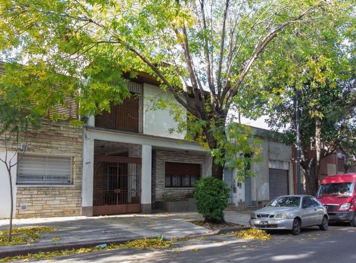 Casa · 370m² · 8 Ambientes · 2 Cocheras