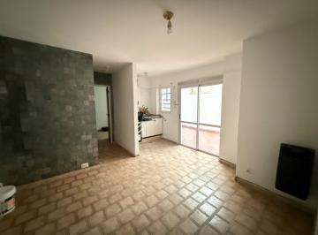 Departamento · 40m² · 2 Ambientes · Depto 1 Dorm con Patio Contrafrente Centro Alquiler