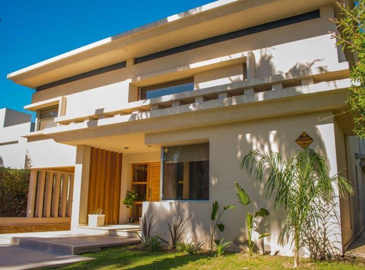Casa · 500m² · 6 Ambientes · 3 Cocheras