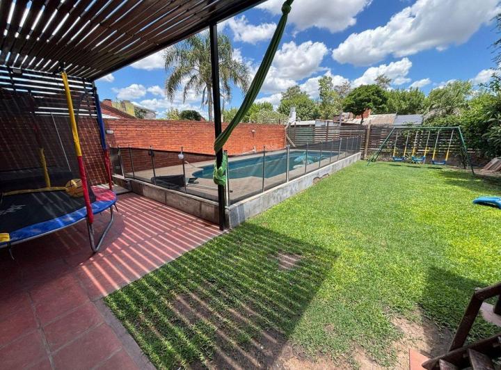 Casa · 139m² · 6 Ambientes · 2 Cocheras