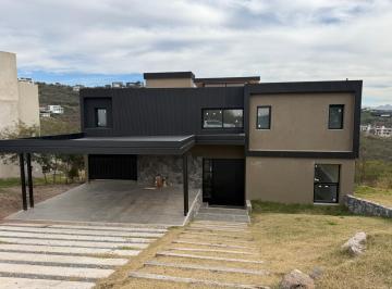 Casa · 330m² · 4 Ambientes · 2 Cocheras · Casa en Cordoba Capital