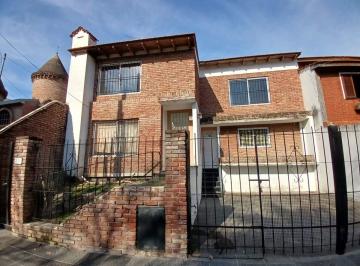 Casa · 195m² · 6 Ambientes · 2 Cocheras · Venta Casa Palomar 6 Ambientes