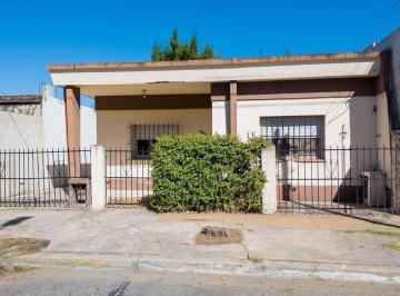 Casa · 93m² · 3 Ambientes · 2 Cocheras · Venta Casa 3 Amb Ranelagh Excelente Ubicacion