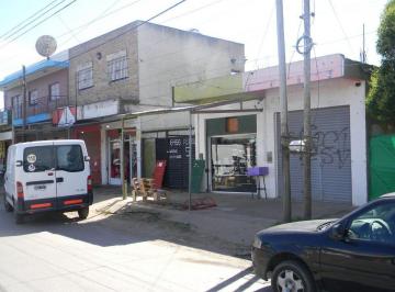 Local comercial · 144m² · 1 Cochera · Venta en Bloque - 4 Locales Comerciales y Vivienda