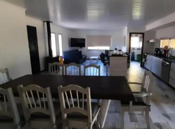 Casa · 130m² · 4 Ambientes · 2 Cocheras · Casa en Venta - 3 Dorm. 2 Baños - San Clemente del Tuyú