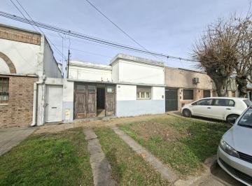 PH · 80m² · 4 Ambientes · 1 Cochera · PH en Venta en La Plata con Parque