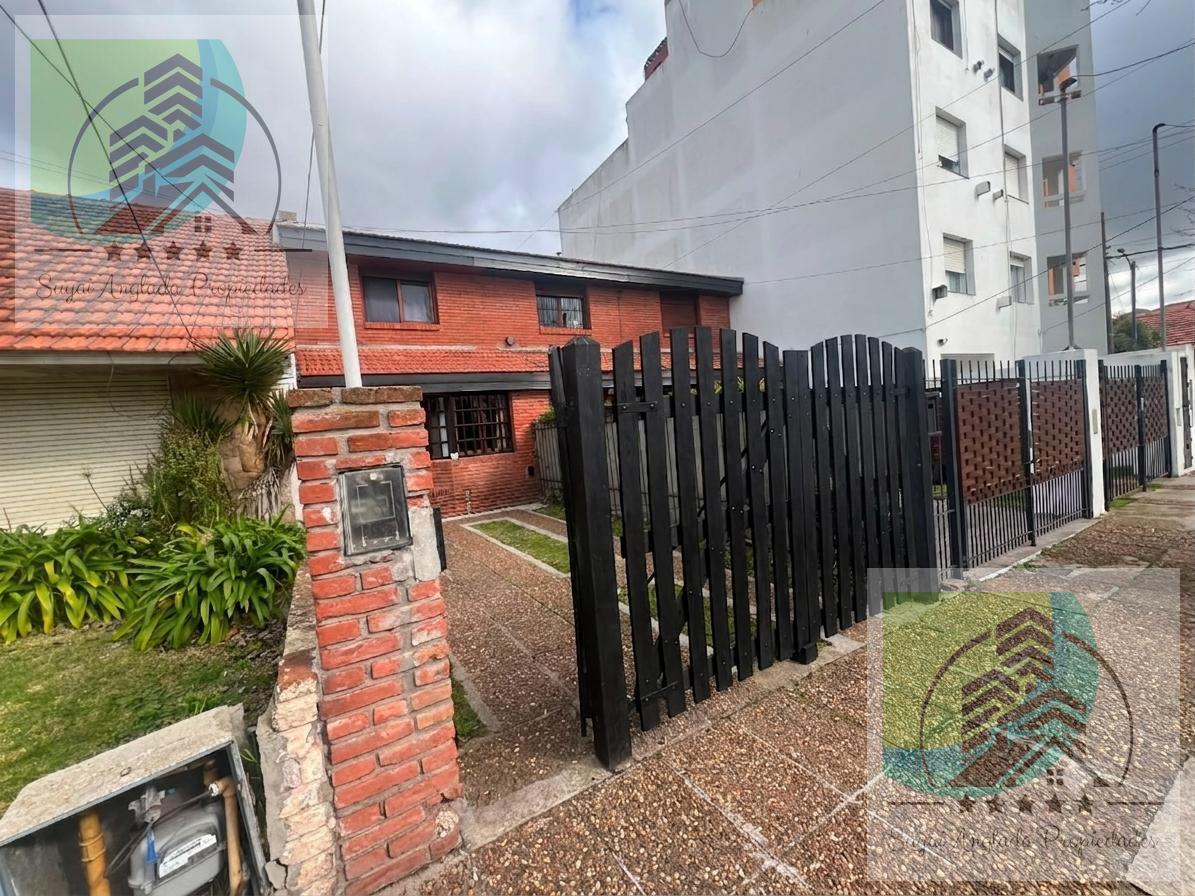 Dúplex de 3 ambientes en venta en Parque Luro – Excelente ubicación y gran potencial
