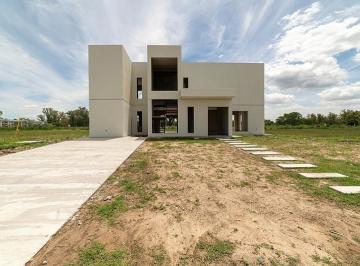 Casa · 193m² · 4 Ambientes · 1 Cochera · Venta de Casa a Estrenar, 5 Ambientes, 220 m² Totales Sobre Lote de 1070 m².