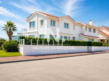 Foto1 · En Vanta Casa de 6 Dorm. Frente Al Mar en Península, Punta del Este con Piscina y Parrillero T
