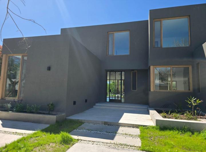 Casa · 417m² · 7 Ambientes