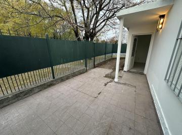 Casa · 80m² · 4 Ambientes · 2 Cocheras · Casa en Alquiler de Cuatro Ambientes en Adrogue