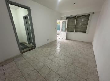 Casa · 80m² · 4 Ambientes · 2 Cocheras · Casa en Alquiler de Cuatro Ambientes en Adrogue
