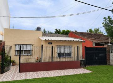 Casa · 81m² · 4 Ambientes · 1 Cochera · Casa en Venta en San Vicente 3 Dorm.