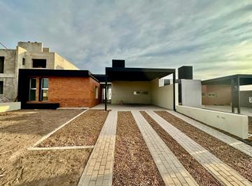 Casa · 209m² · 4 Ambientes · 2 Cocheras · Casa - Docta Parque