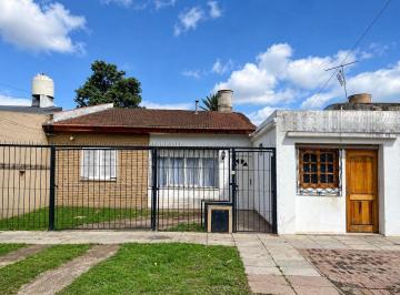 Casa · 161m² · 6 Ambientes · 1 Cochera · Venta Casa 6 Ambientes Jose C Paz Jardin y Cochera en Una Planta