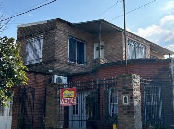 Casa de 4 ambientes, San Lorenzo · Chalet Tres Habitaciones y Cochera, Pileta de Natacion