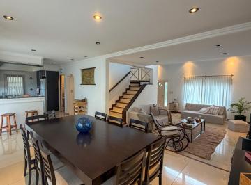 Casa · 315m² · 8 Ambientes · Venta - Hermosa Casa en Los Sauces - Pilar