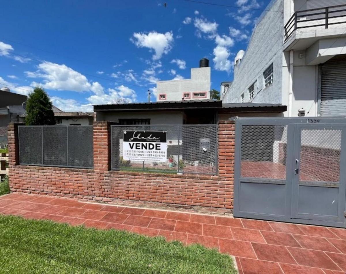 Casa 4 amb, 278m² con garage y parque — Los Pinares