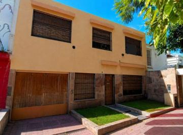 Casa · 299m² · 5 Ambientes · 2 Cocheras · Venta Casa San Martin Sur