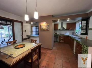 Casa · 210m² · 4 Ambientes · Casa en Venta - 3 Dorm. 3 Baños - 568 m² - Merlo