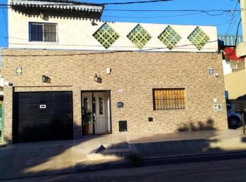 Casa · 124m² · 8 Ambientes · Casa Multifamiliar en Venta - 7 Dorm. 3 Baños - San Miguel