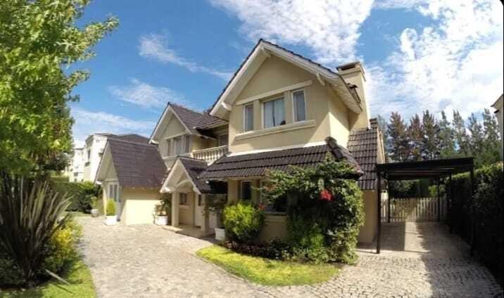 Casa · 290m² · 6 Ambientes · 1 Cochera