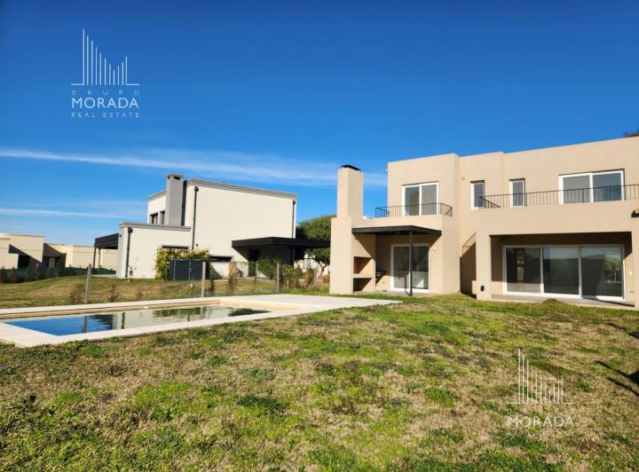 Casa · 160m² · 5 Ambientes · 2 Cocheras