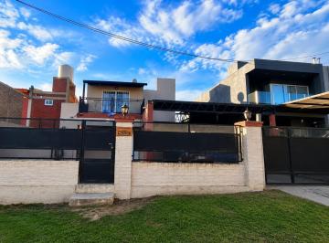 Casa · 200m² · 6 Ambientes · 2 Cocheras · Venta Casa Apto Credito 3 Dorm. Comuna de San Roque