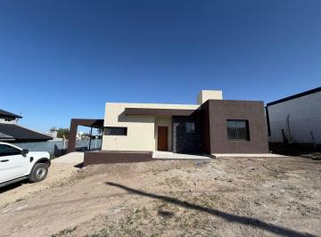 Casa · 85m² · 4 Ambientes · Casa en Villa Santa Cruz del Lago
