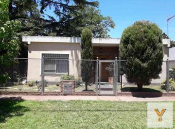 Casa · 140m² · 4 Ambientes · 2 Cocheras · Casa en Venta - 3 Dorm. 1 Baño - Cochera - 405 m² - Burzaco