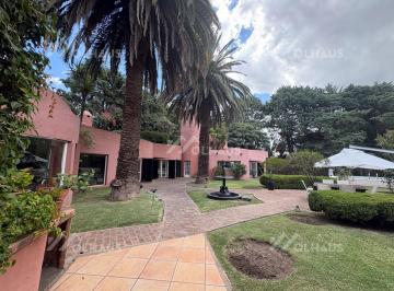 Casa · 470m² · 4 Dormitorios · 2 Cocheras · Casa en Venta en Carlos Spegazzini, Ezeiza, G. B. a. Zona Sur