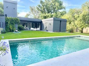 Casa · 301m² · 4 Ambientes · 2 Cocheras · Venta Casa San Diego Lote 2990 m² Financia