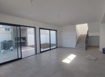 Casa · 155m² · 5 Ambientes · 2 Cocheras · Duplex en Alquiler La Luisita 3 Dorm. 3 Baños con Patio