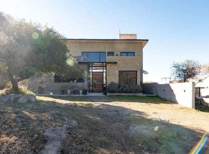Casa · 260m² · 3 Ambientes