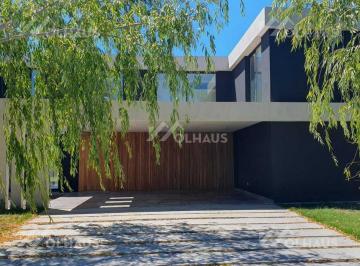 Casa · 359m² · 6 Ambientes · 1 Cochera · Casa en Venta en San Benito, Villanueva, Tigre