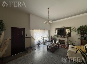 PH · 138m² · 4 Ambientes · 1 Cochera · Venta PH 4 Ambientes con Cochera en Bernal