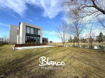 Casa · 230m² · 4 Ambientes · 1 Cochera · Casa en Alquiler Amoblado a Laguna en El Cantón Norte, Escobar, G. B. a. Zona Norte