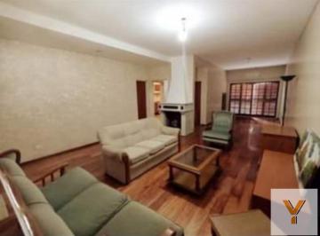 Casa · 150m² · 4 Ambientes · 2 Cocheras · Casa en Venta - 3 Dorm. 2 Baños - 200 m² - Haedo