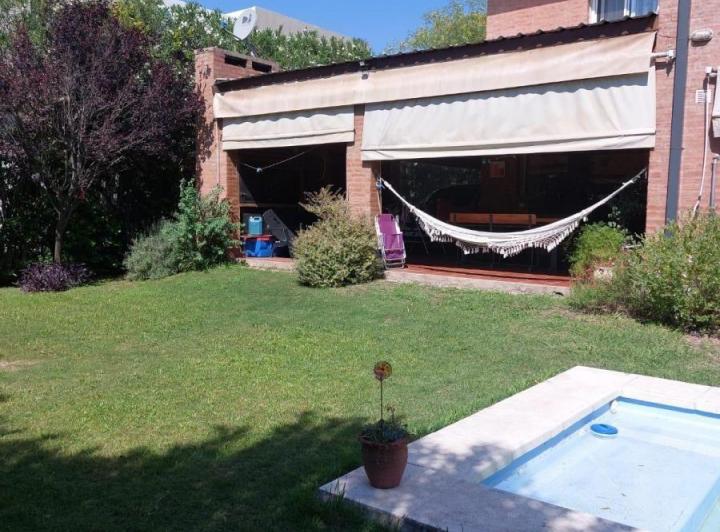Casa · 275m² · 5 Ambientes · 2 Cocheras
