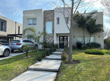 Casa · 263m² · 5 Ambientes · 2 Cocheras · Casa en Venta en Ayres Plaza, Pilar, G. B. a. Zona Norte