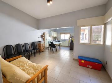 Casa · 130m² · 4 Ambientes · 1 Cochera · Venta · Casa · 2/3 Dorm. · Pichincha · Atención Apto Pb 4