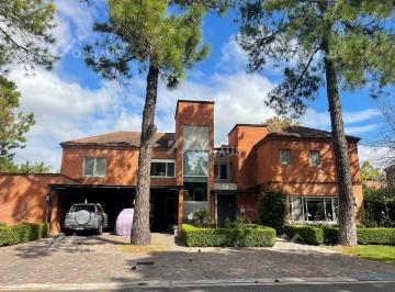 Casa · 319m² · 7 Ambientes · 3 Cocheras · Casa en Venta en Mayling Cc, Pilar, G. B. a. Zona Norte